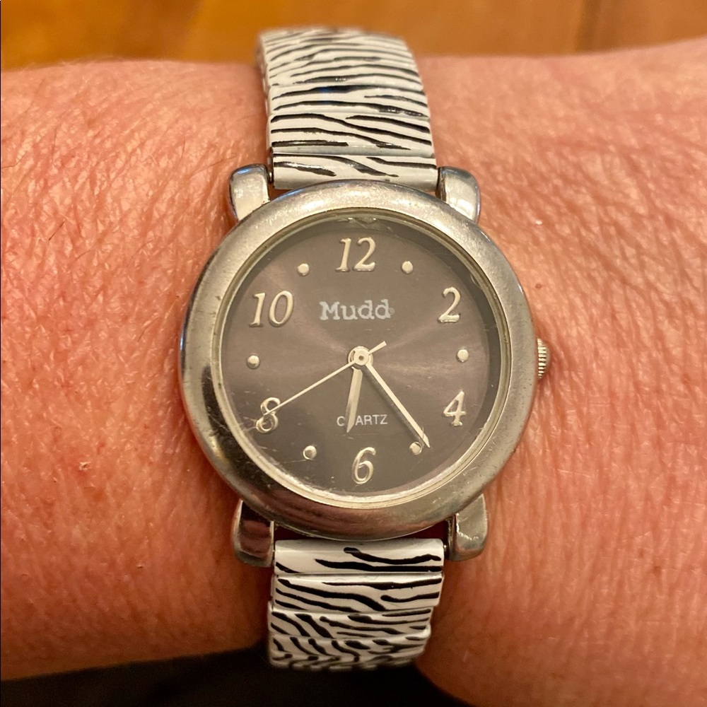 MUDD Woman's Quartz Watch